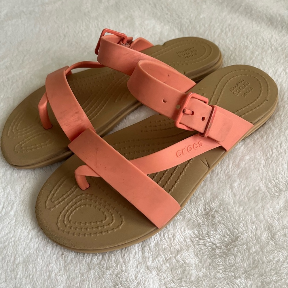 CROCS Women’s Peach‎ Sandals with Tan Soles Sz 6.
